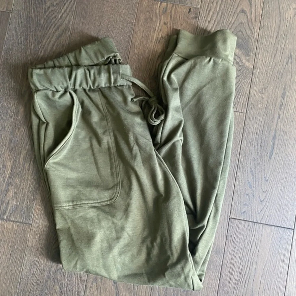 ROSKIKI Drawstring Elastic Waist Sports Lounge Pants with Pockets Green Size L